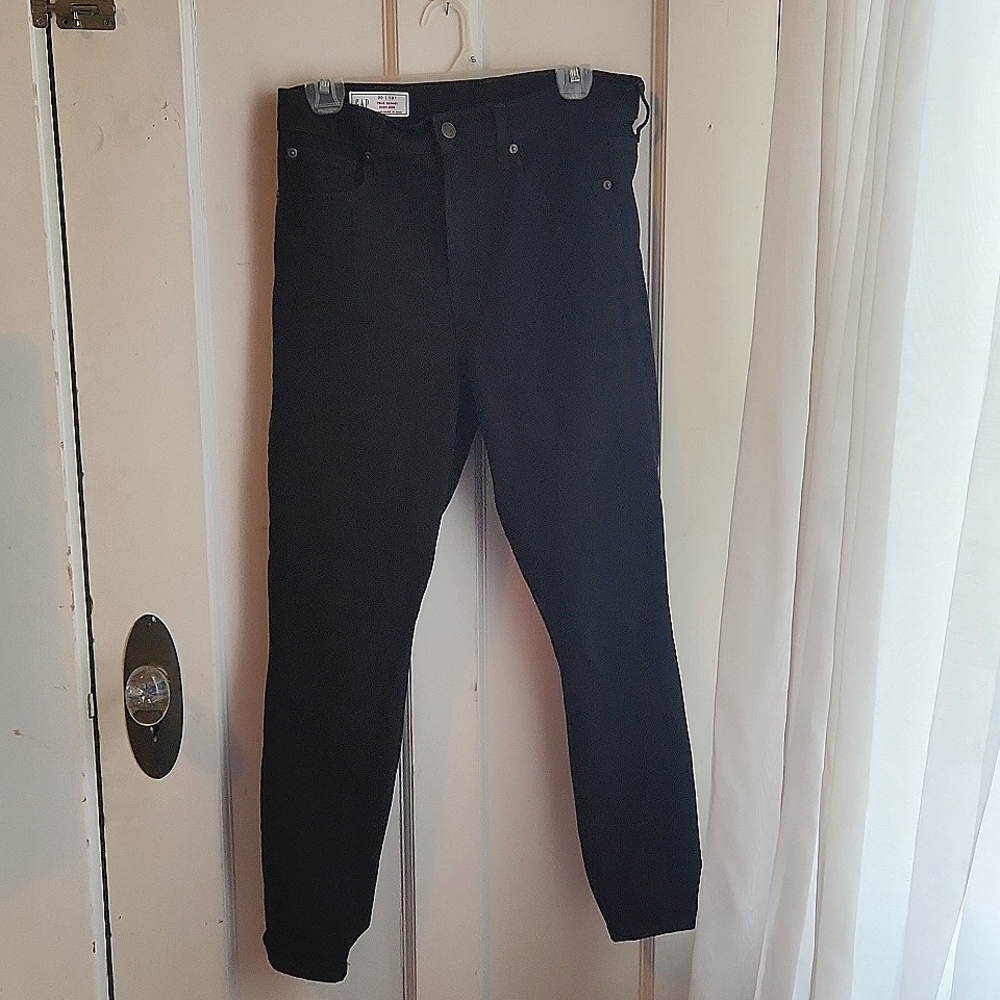 GAP True Skinny High Rise Jeans in Black. Size 10.